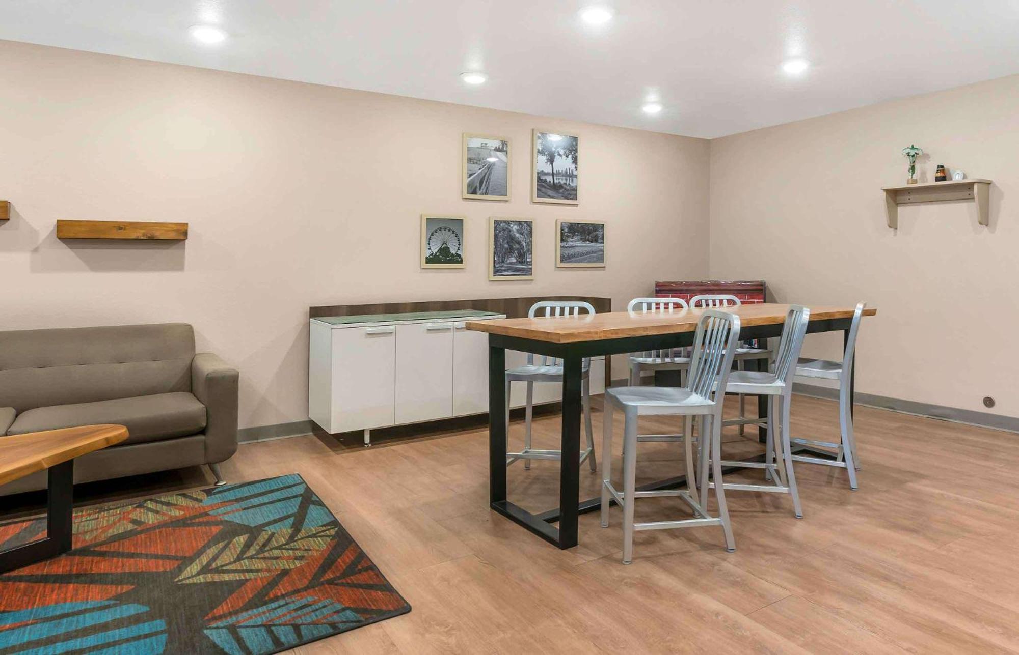 Extended Stay America Select Suites - Louisville - Airport מראה חיצוני תמונה